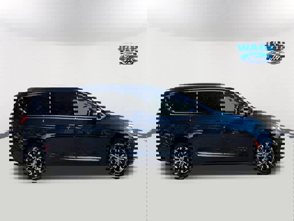 Used 2022 Chrysler Pacifica Pinnacle image 4