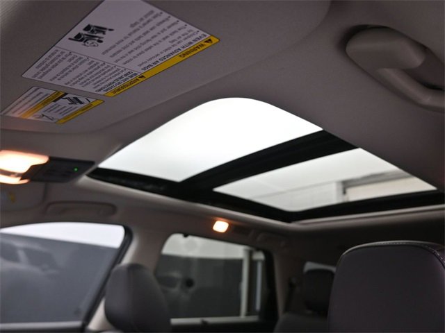 Used 2025 Nissan Pathfinder SL w/ SL Premium Package image 2