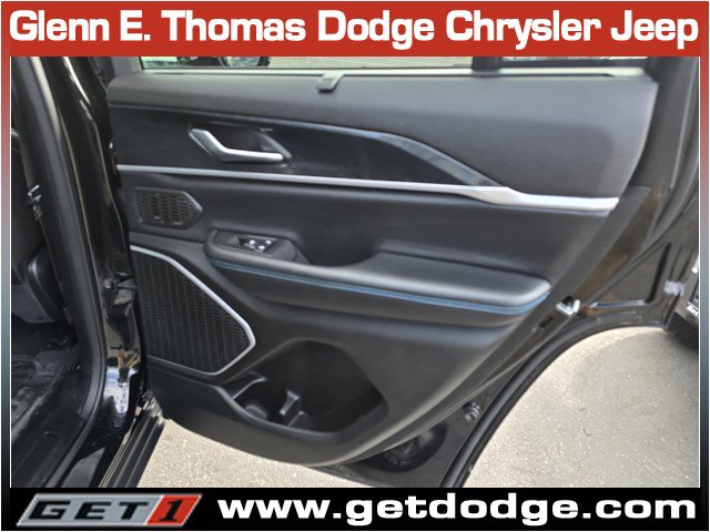 Used 2022 Jeep Grand Cherokee Trailhawk w/ Luxury Tech Group III image 30