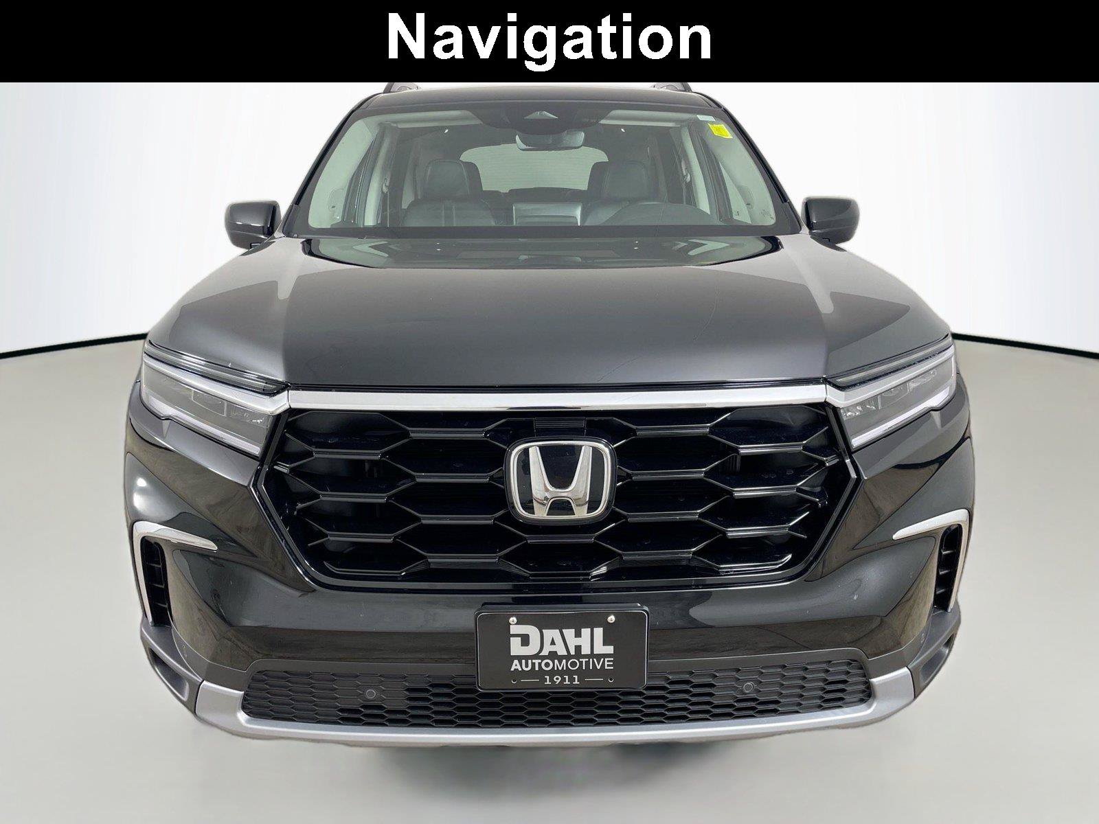 Used 2025 Honda Pilot Touring image 3