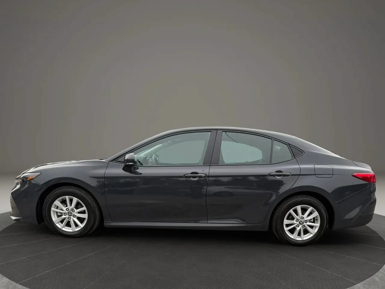 Used 2025 Toyota Camry LE FWD image 8