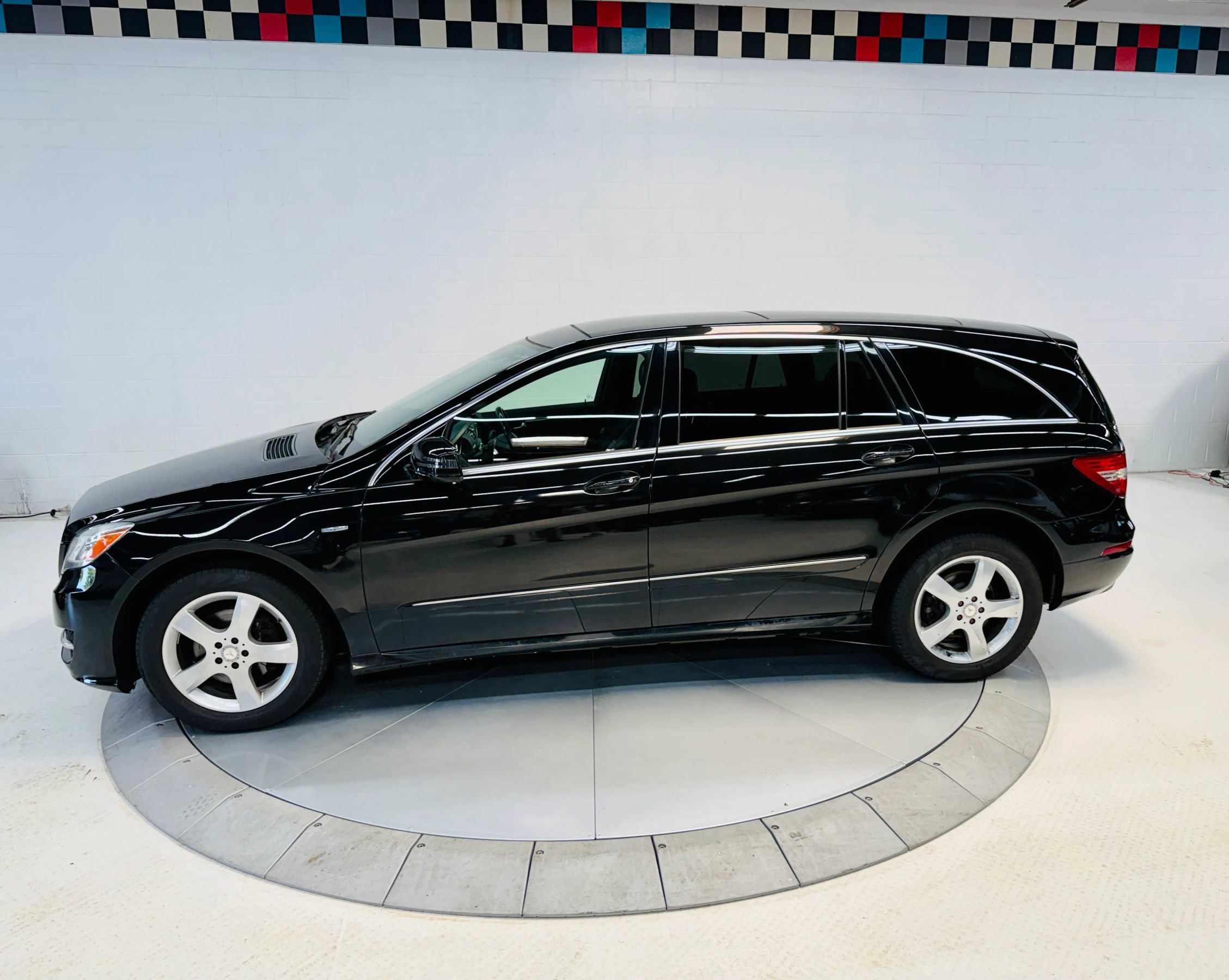 Used 2012 Mercedes-Benz R 350 4MATIC image 34