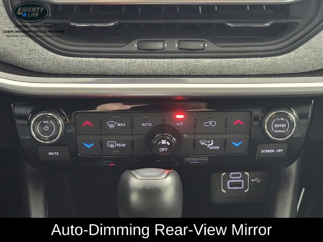 Used 2023 Jeep Compass Latitude w/ Convenience Group AWD/4WD image 24