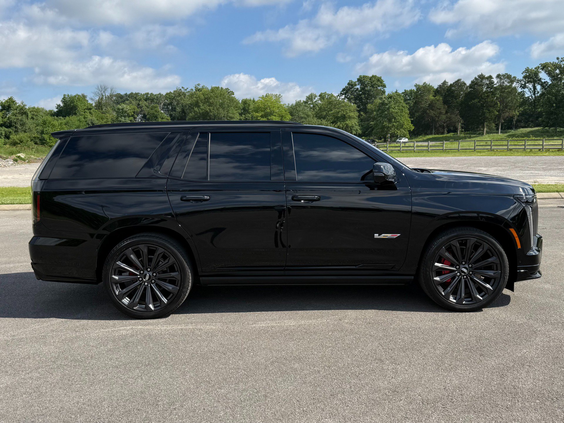 Used 2025 Cadillac Escalade V AWD/4WD image 8