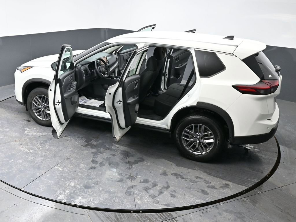 Used 2024 Nissan Rogue S image 67