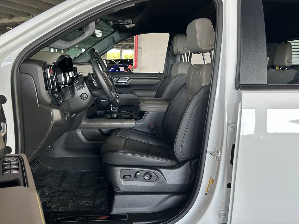 Used 2025 Chevrolet Silverado 1500 ZR2 w/ Technology Package AWD/4WD image 13