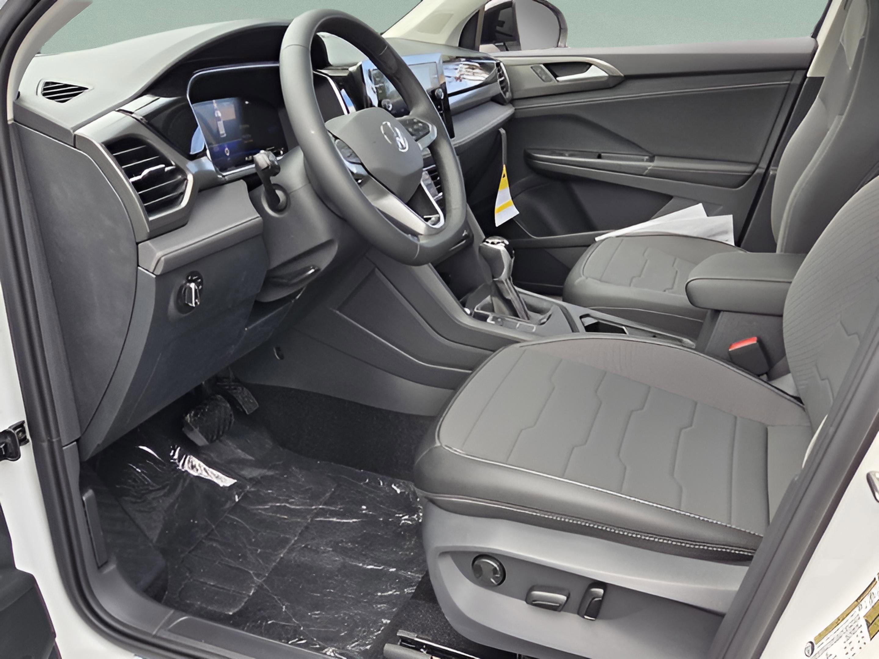 New 2026 Volkswagen Taos SE FWD image 11