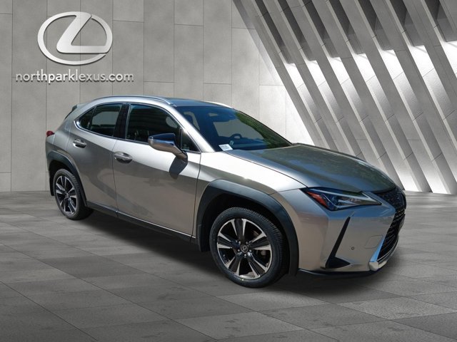 Certified 2022 Lexus UX 200 w/ Accessory Package (Z2) image 5