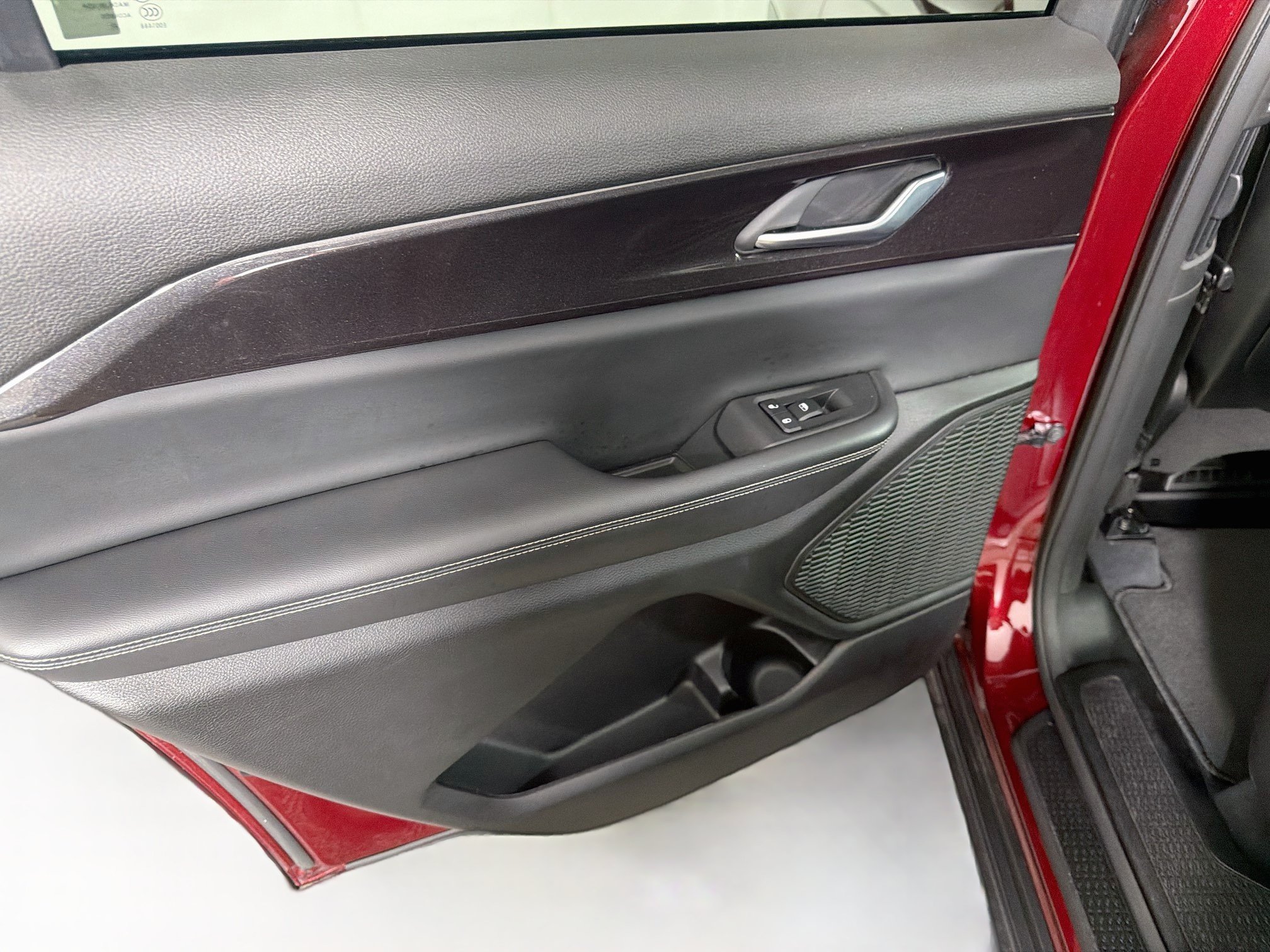 Used 2023 Jeep Grand Cherokee L Laredo RWD image 25