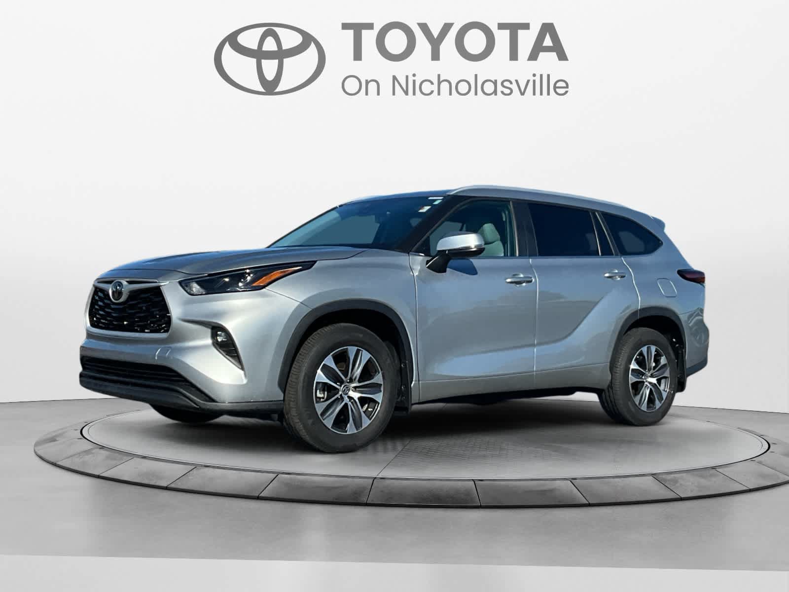 Used 2024 Toyota Highlander XLE