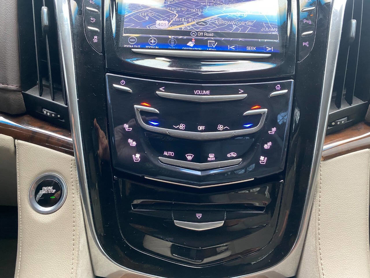 Used 2017 Cadillac Escalade ESV 2WD image 37