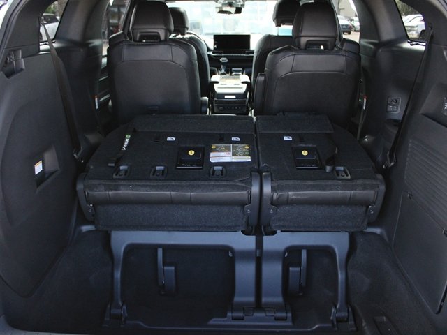 Used 2026 Toyota Sienna Platinum AWD/4WD image 18