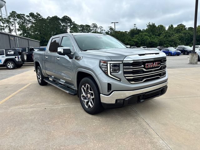 Used 2023 GMC Sierra 1500 SLT w/ SLT Premium Plus Package AWD/4WD image 3