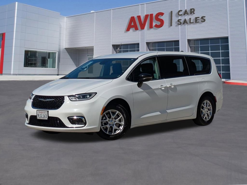 Used 2024 Chrysler Pacifica Touring-L