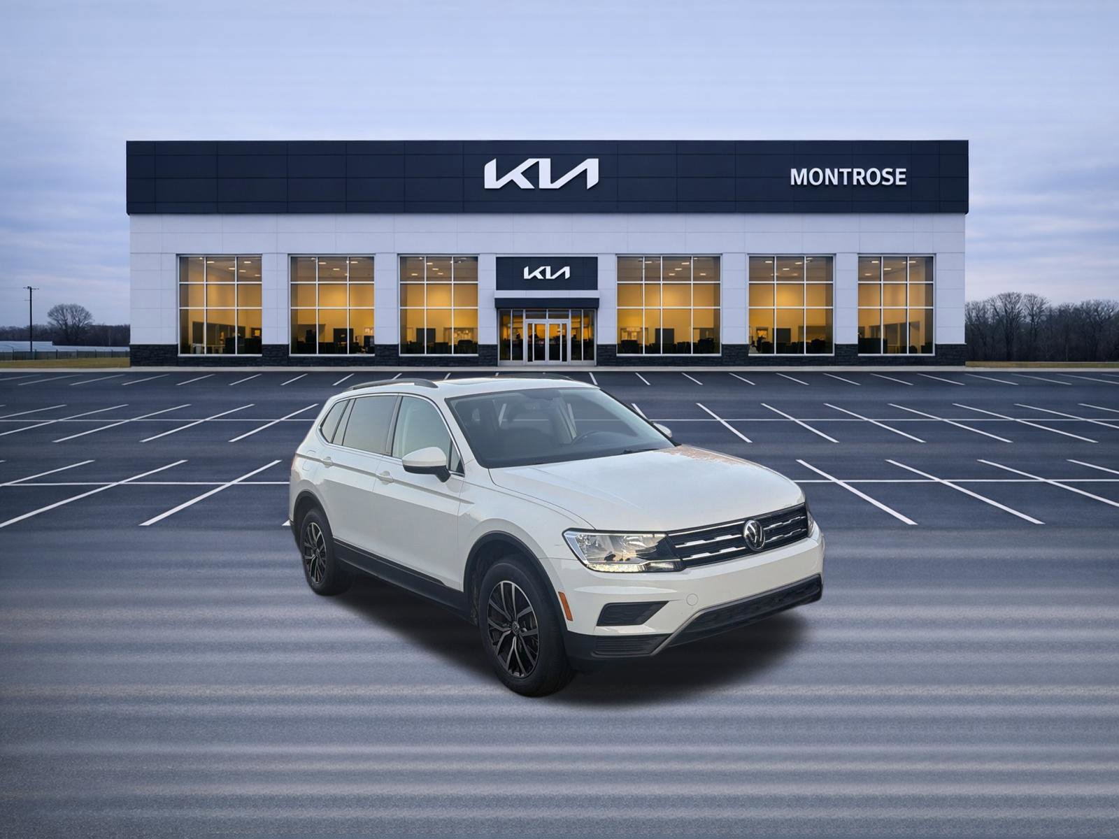 Used 2021 Volkswagen Tiguan SE w/ Panoramic Sunroof Package AWD/4WD image 3