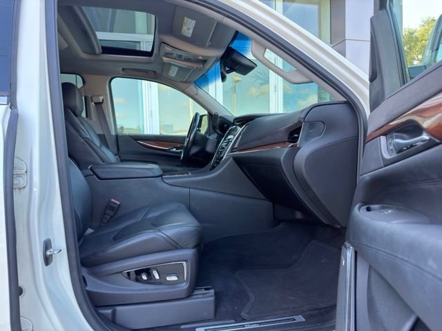Used 2015 Cadillac Escalade ESV Luxury AWD/4WD image 9