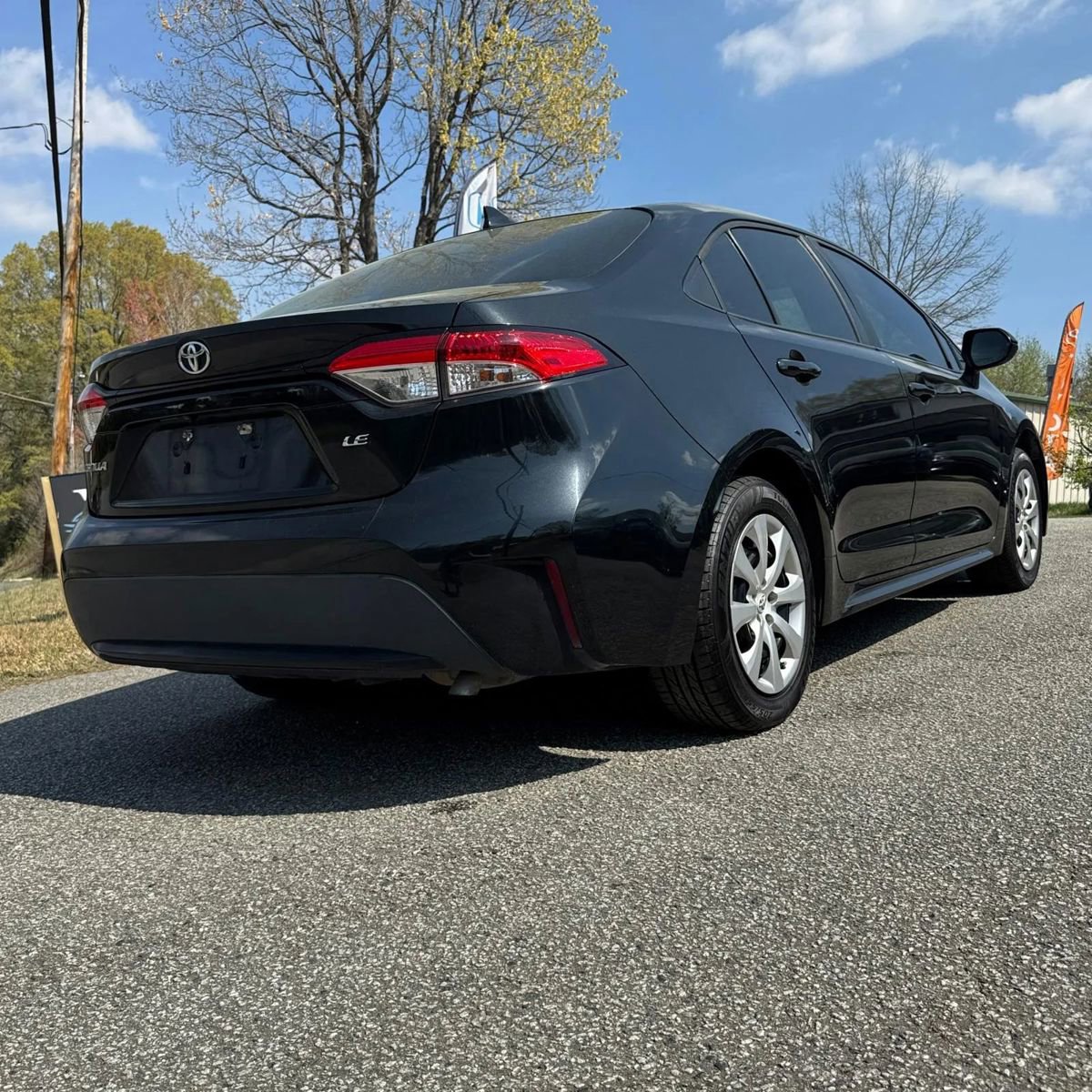 Used 2020 Toyota Corolla LE FWD image 4