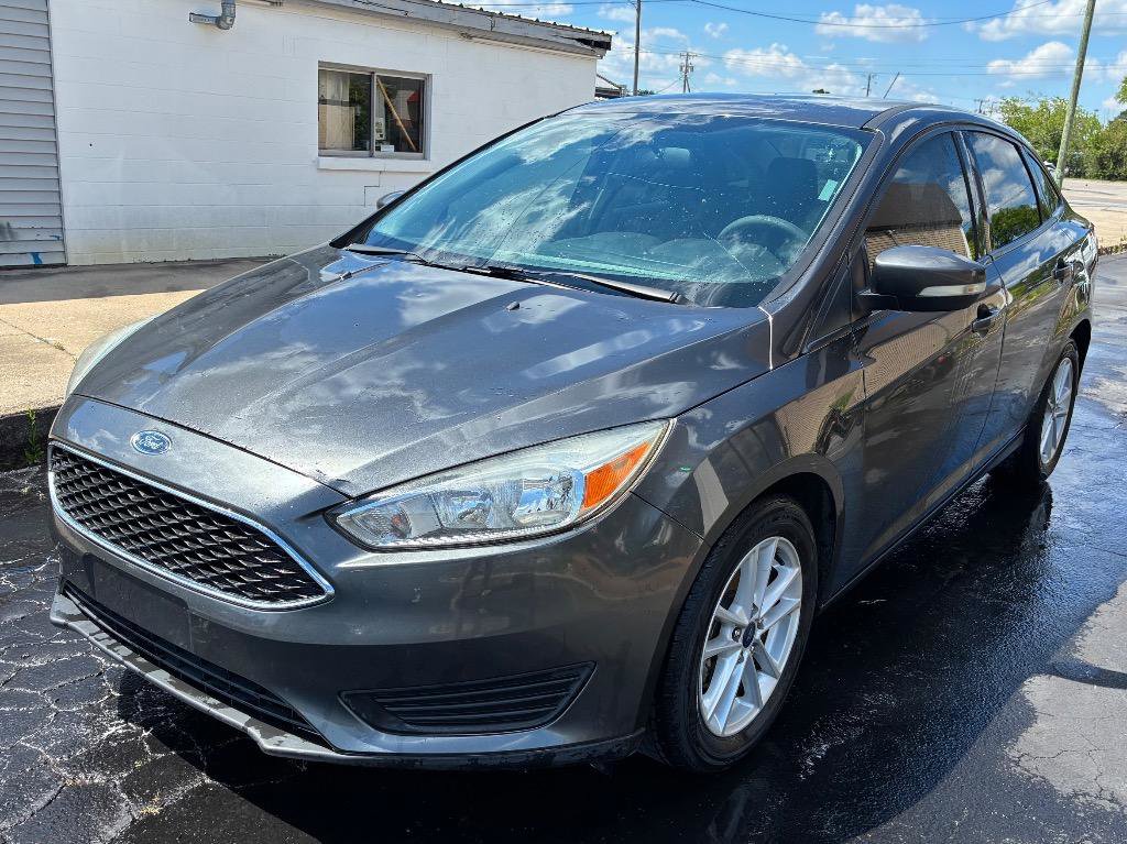 Used 2017 Ford Focus SE FWD image 1