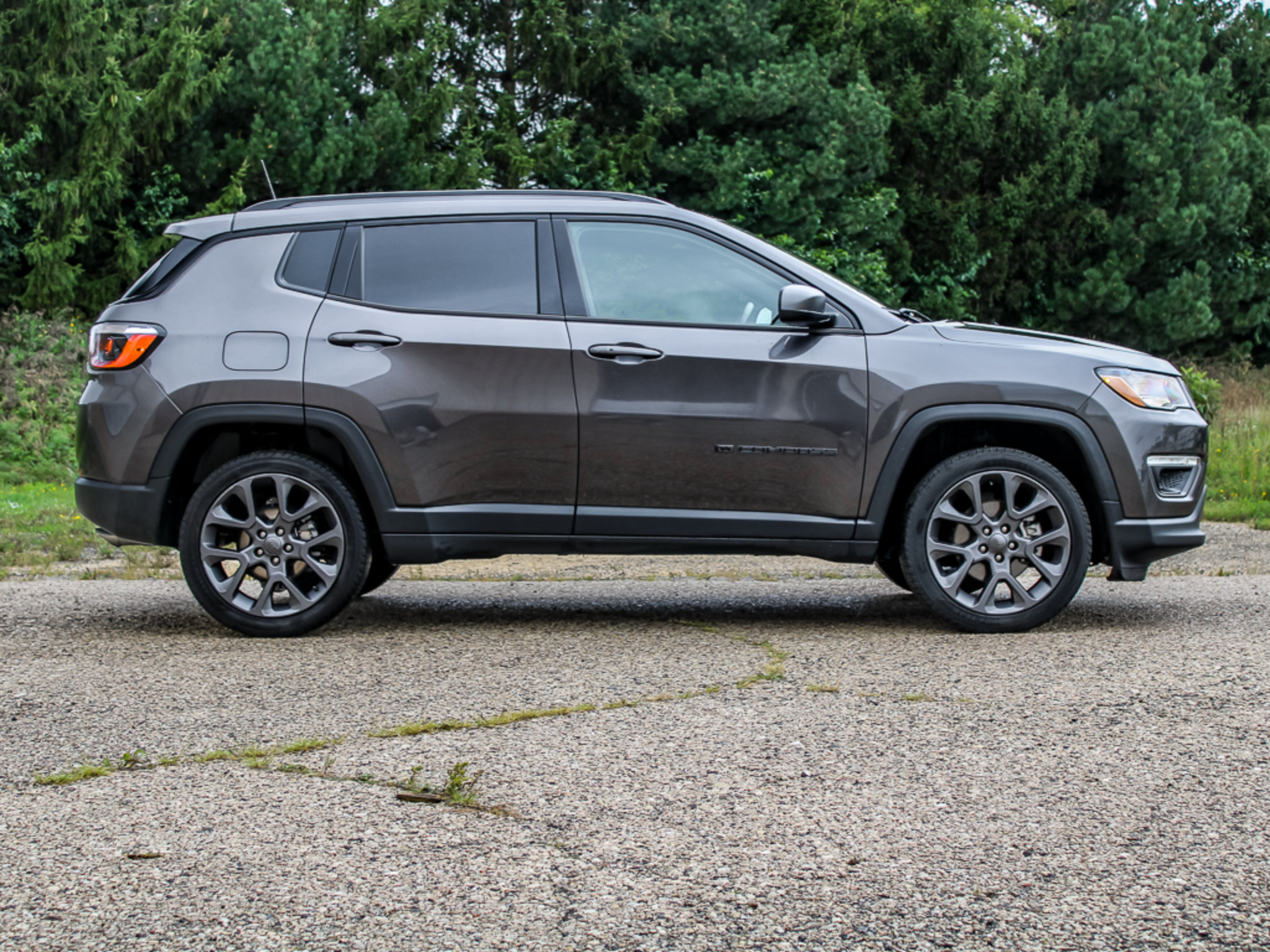 Used 2021 Jeep Compass Latitude w/ Sun and Sound Group AWD/4WD image 2