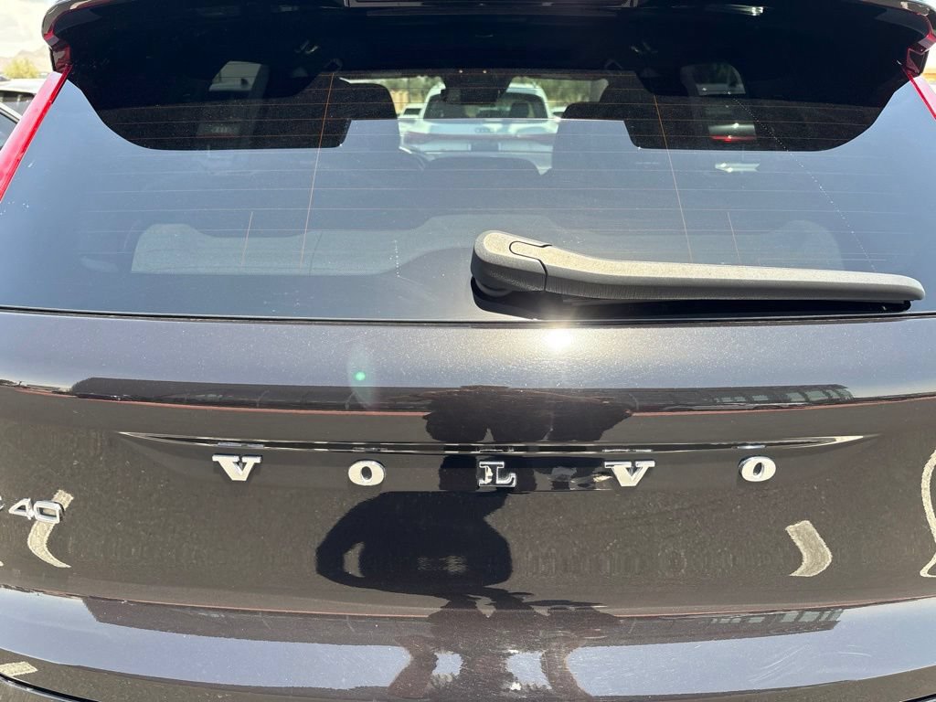 Used 2021 Volvo XC40 T4 R-Design w/ Advanced Package FWD image 6