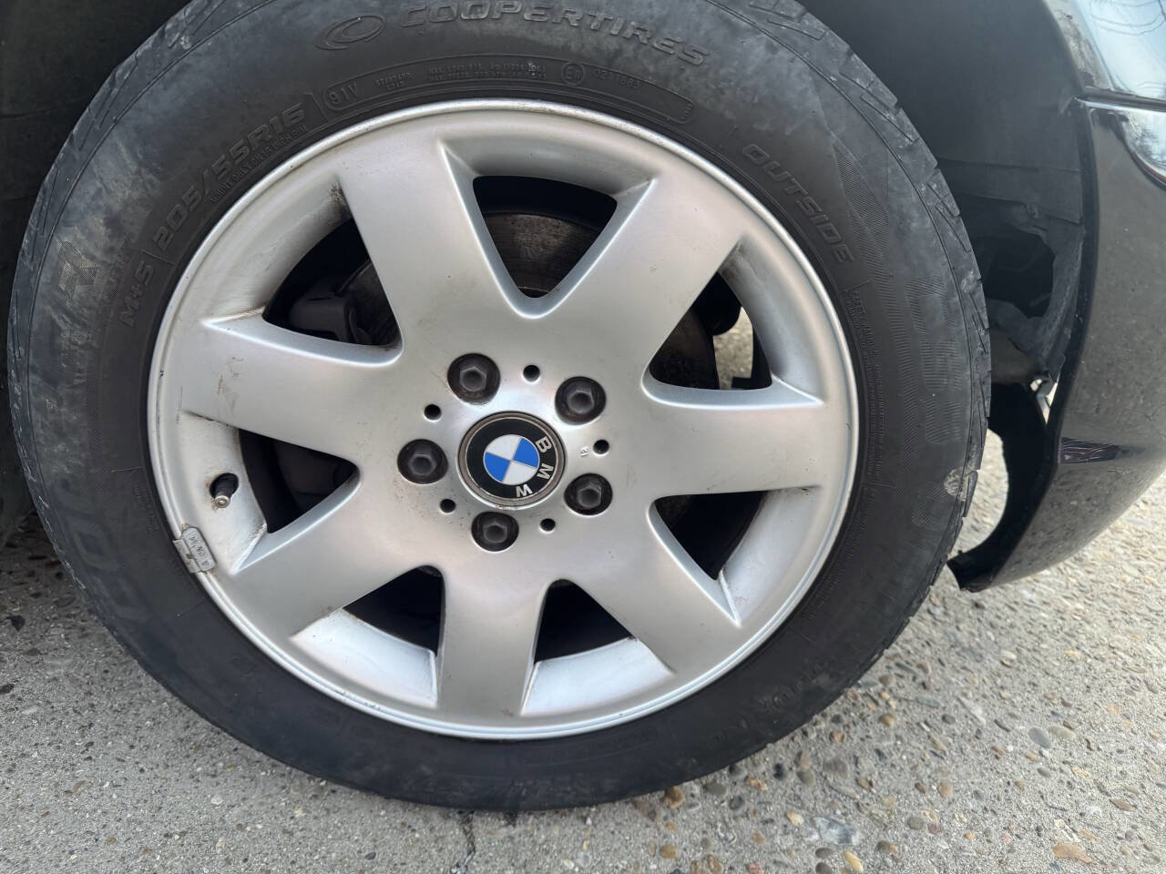 Used 2005 BMW 325i Sedan image 9