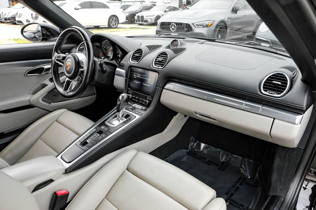 Used 2018 Porsche 718 Boxster S RWD image 17
