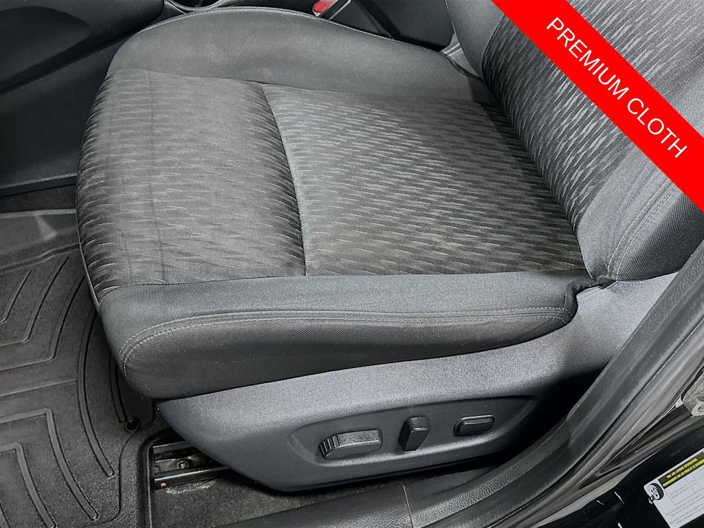 Used 2018 Nissan Rogue SV image 20