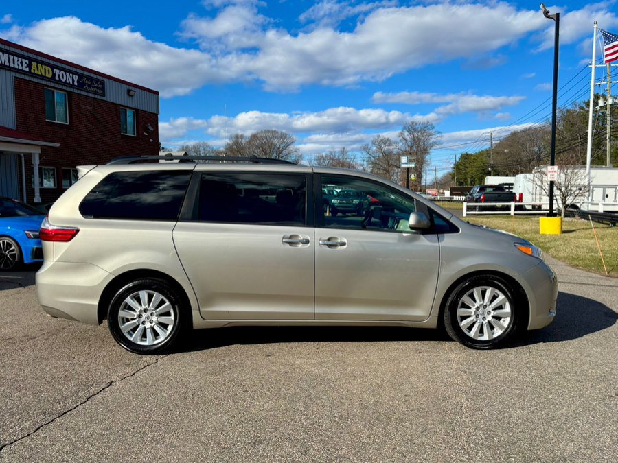 Used 2017 Toyota Sienna XLE w/ XLE Navigation Package image 4