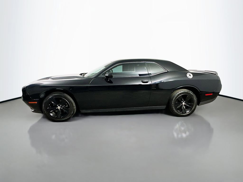 Used 2023 Dodge Challenger SXT image 5