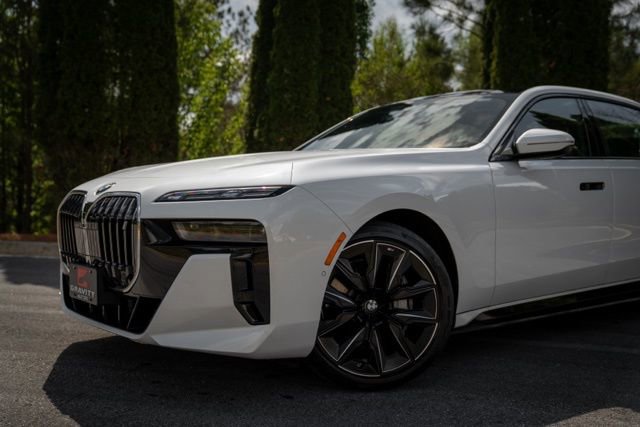 Used 2023 BMW i7 xDrive60 w/ Executive Package 2 image 3