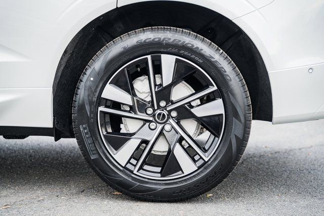 New 2026 Volvo XC60 B5 Plus w/ Protection Package Premier image 18