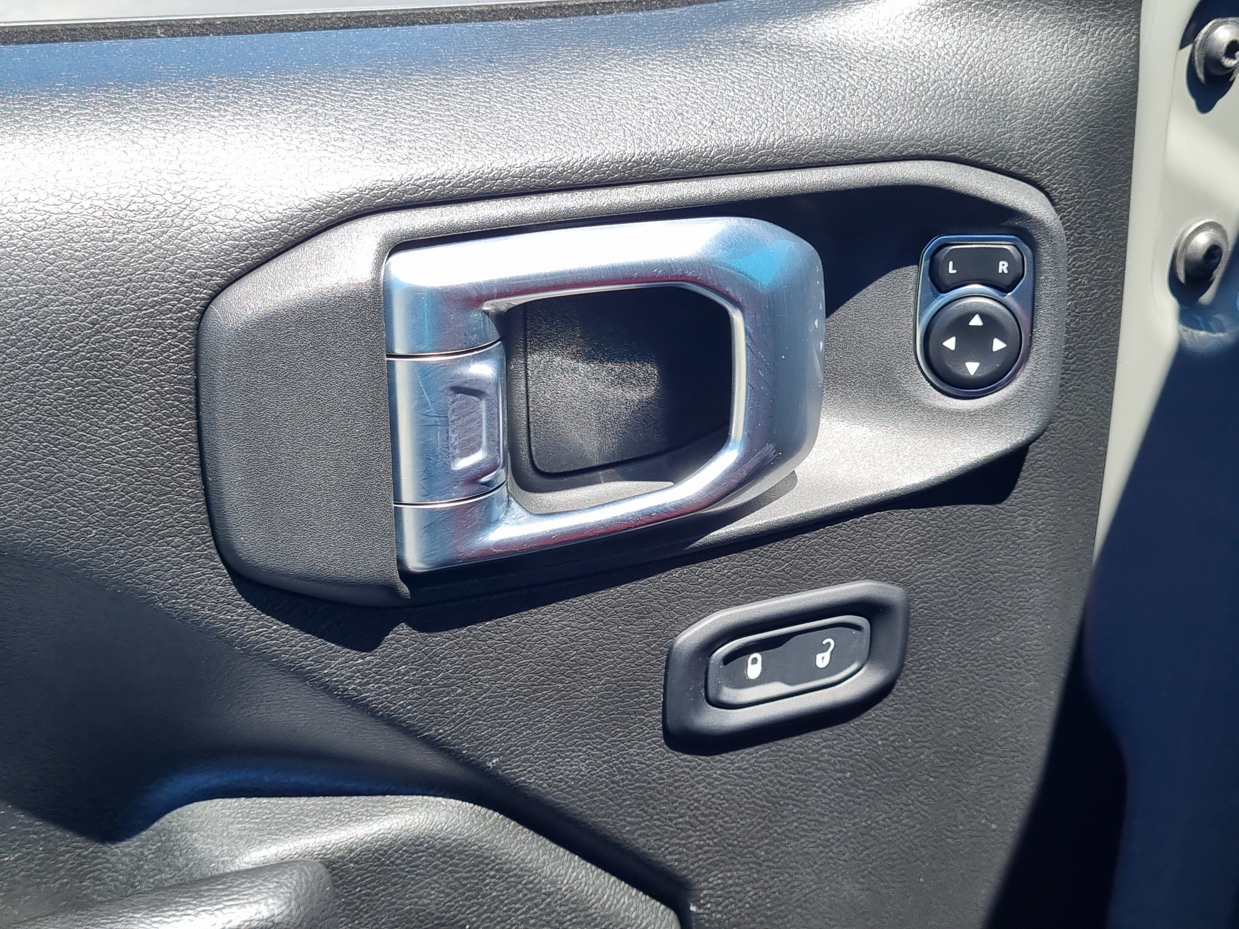 Used 2022 Jeep Gladiator Rubicon w/ Cold Weather Group AWD/4WD image 21
