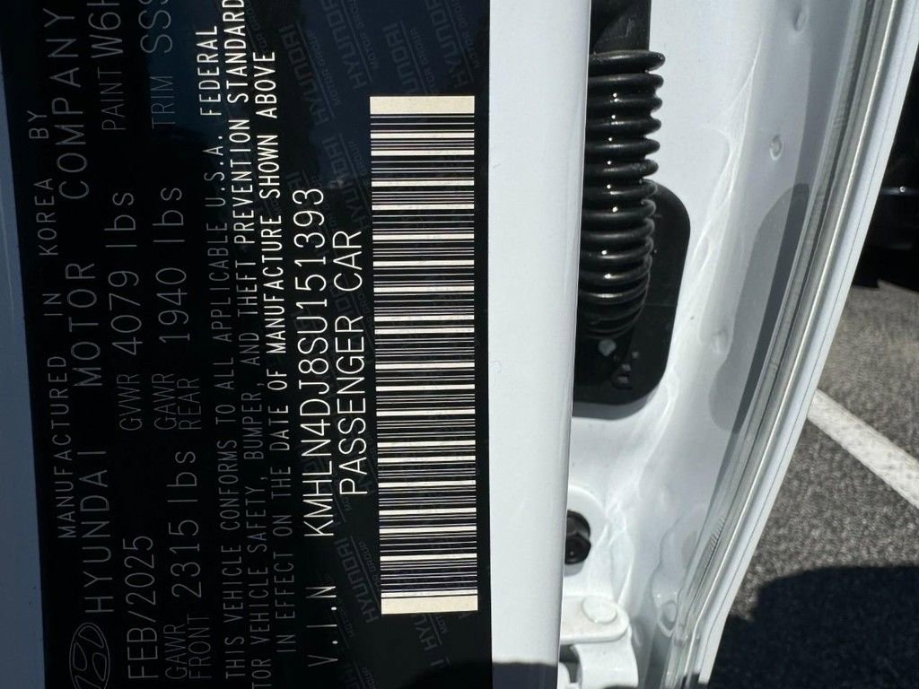 Used 2025 Hyundai Elantra Limited FWD image 21