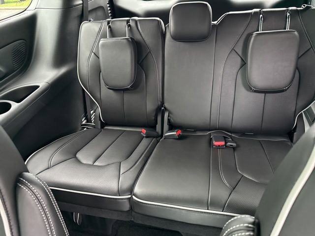 New 2026 Chrysler Pacifica Limited w/ Uconnect Theater Family Group image 19