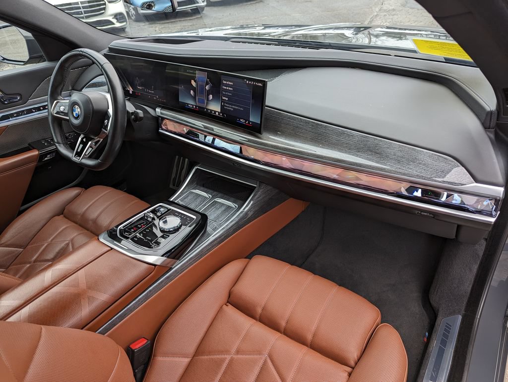 Used 2023 BMW 760i xDrive AWD/4WD image 32