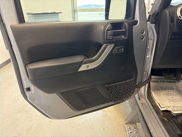 Used 2017 Jeep Wrangler Unlimited Rubicon w/ Connectivity Group image 31