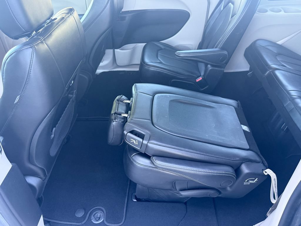 Used 2023 Chrysler Pacifica Touring-L FWD image 36