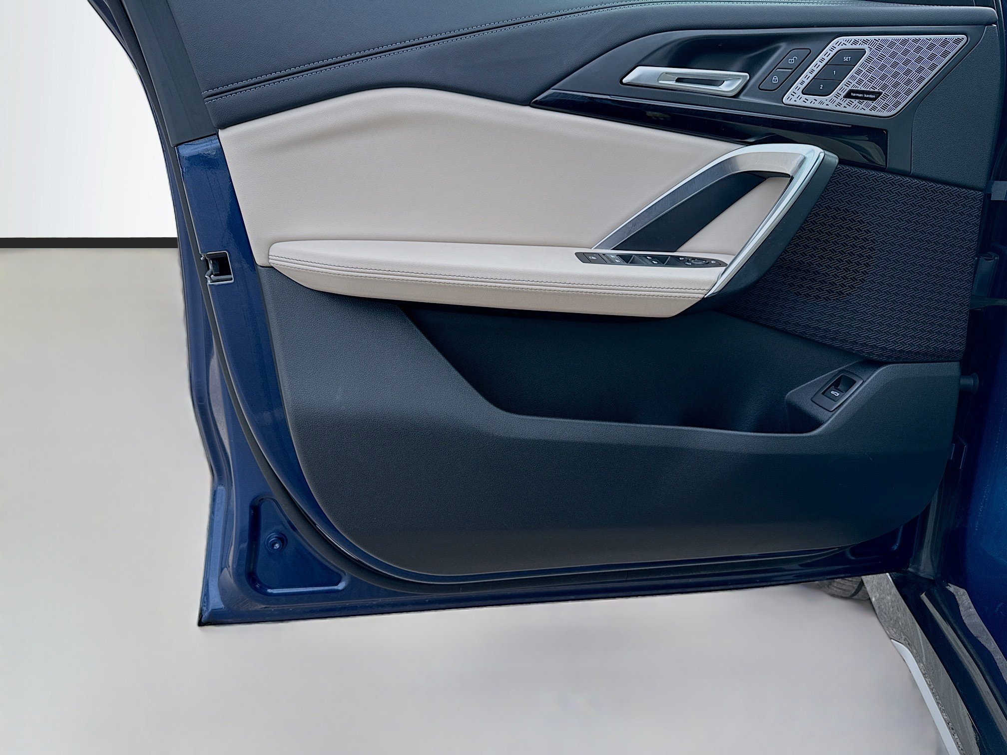 Used 2023 BMW X1 xDrive28i w/ Premium Package image 22