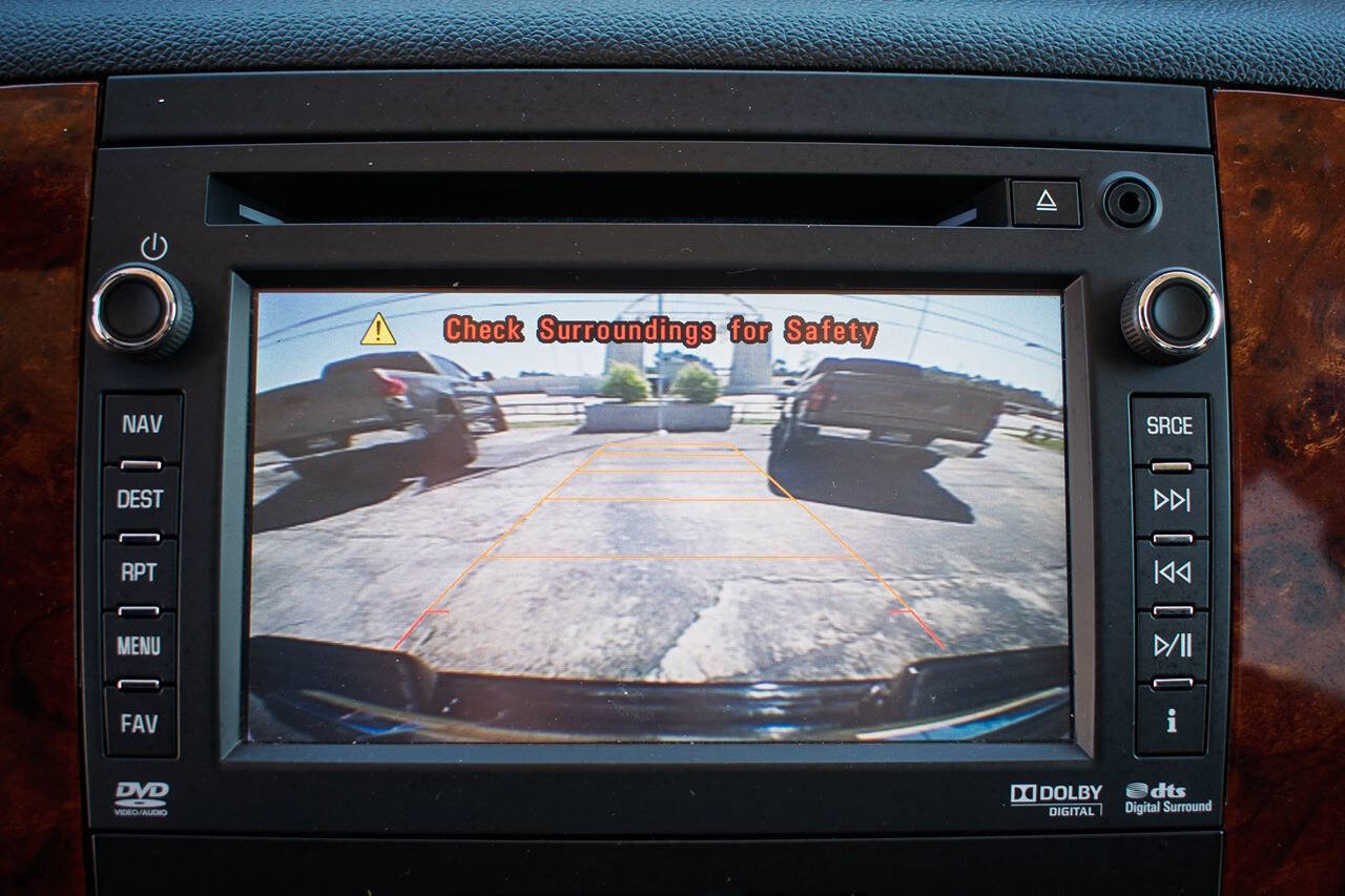 Used 2013 Chevrolet Avalanche LTZ image 24