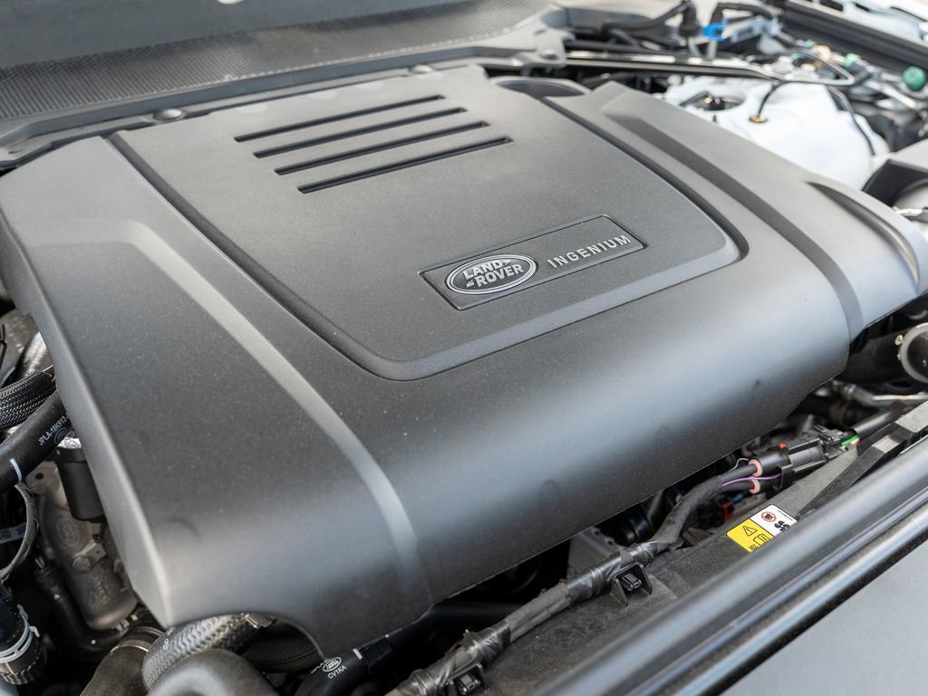 New 2025 Land Rover Discovery Dynamic SE image 24