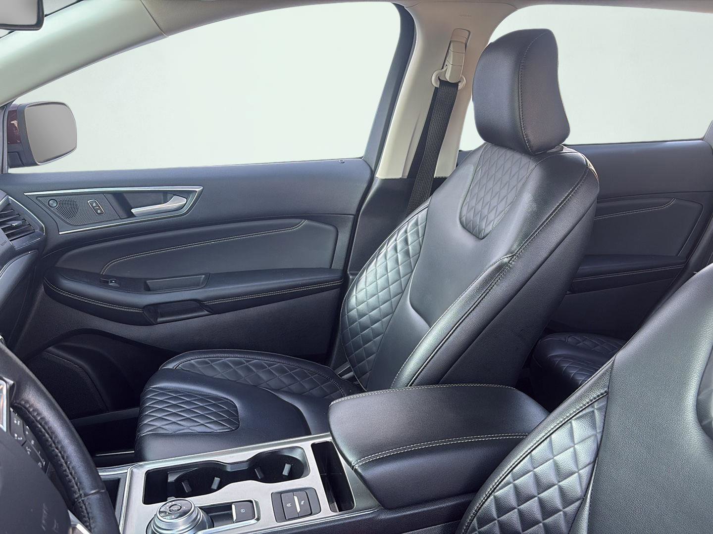 Used 2024 Ford Edge Titanium image 11