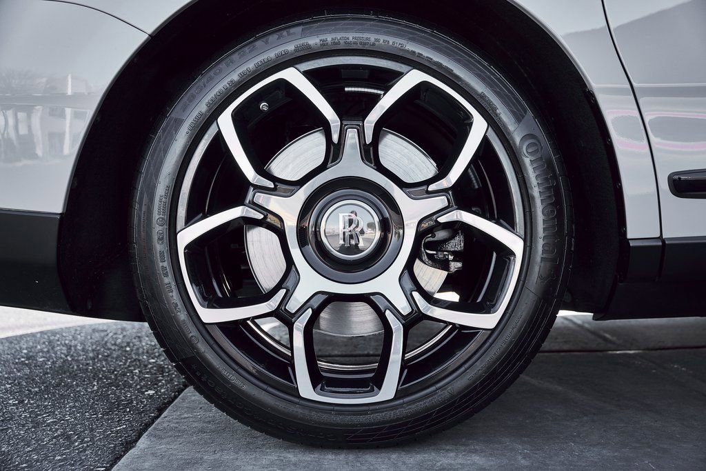 Used 2024 Rolls-Royce Cullinan Black Badge image 23