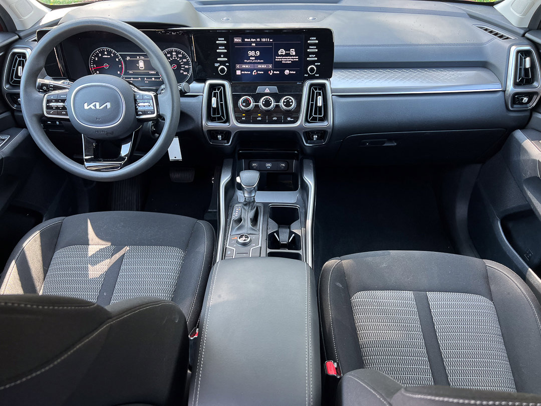 Used 2023 Kia Sorento LX AWD/4WD image 31