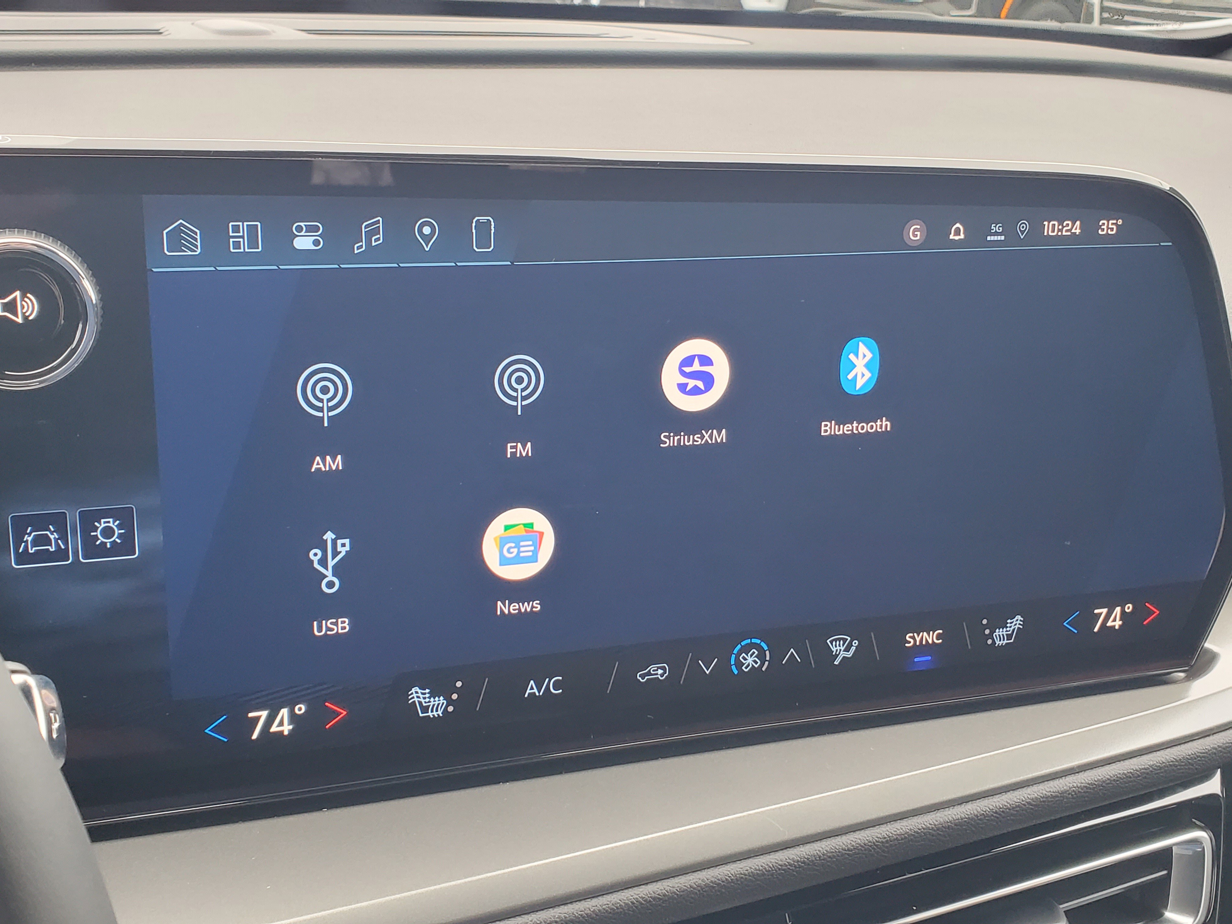 New 2026 Chevrolet Traverse LT w/ Driver Confidence Package FWD image 18