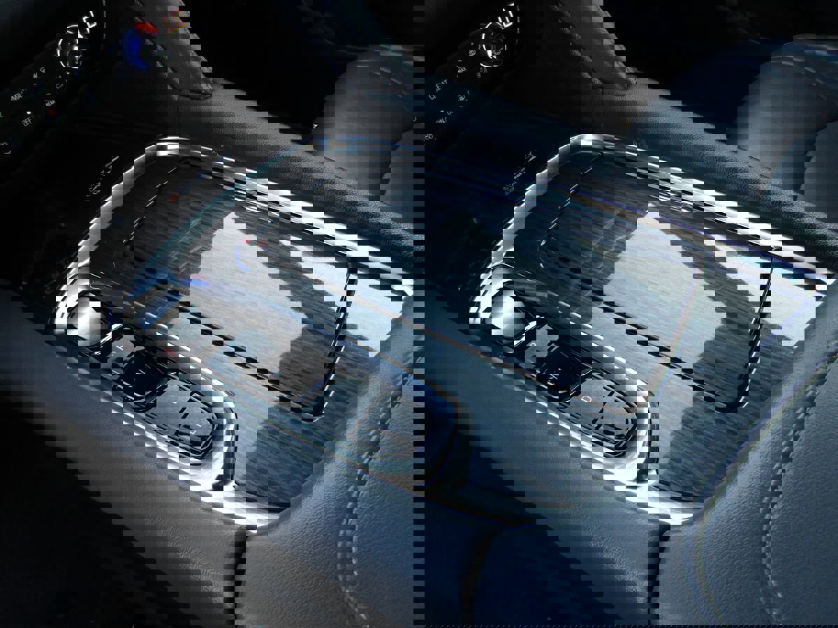 Used 2024 Buick Enclave Premium image 23