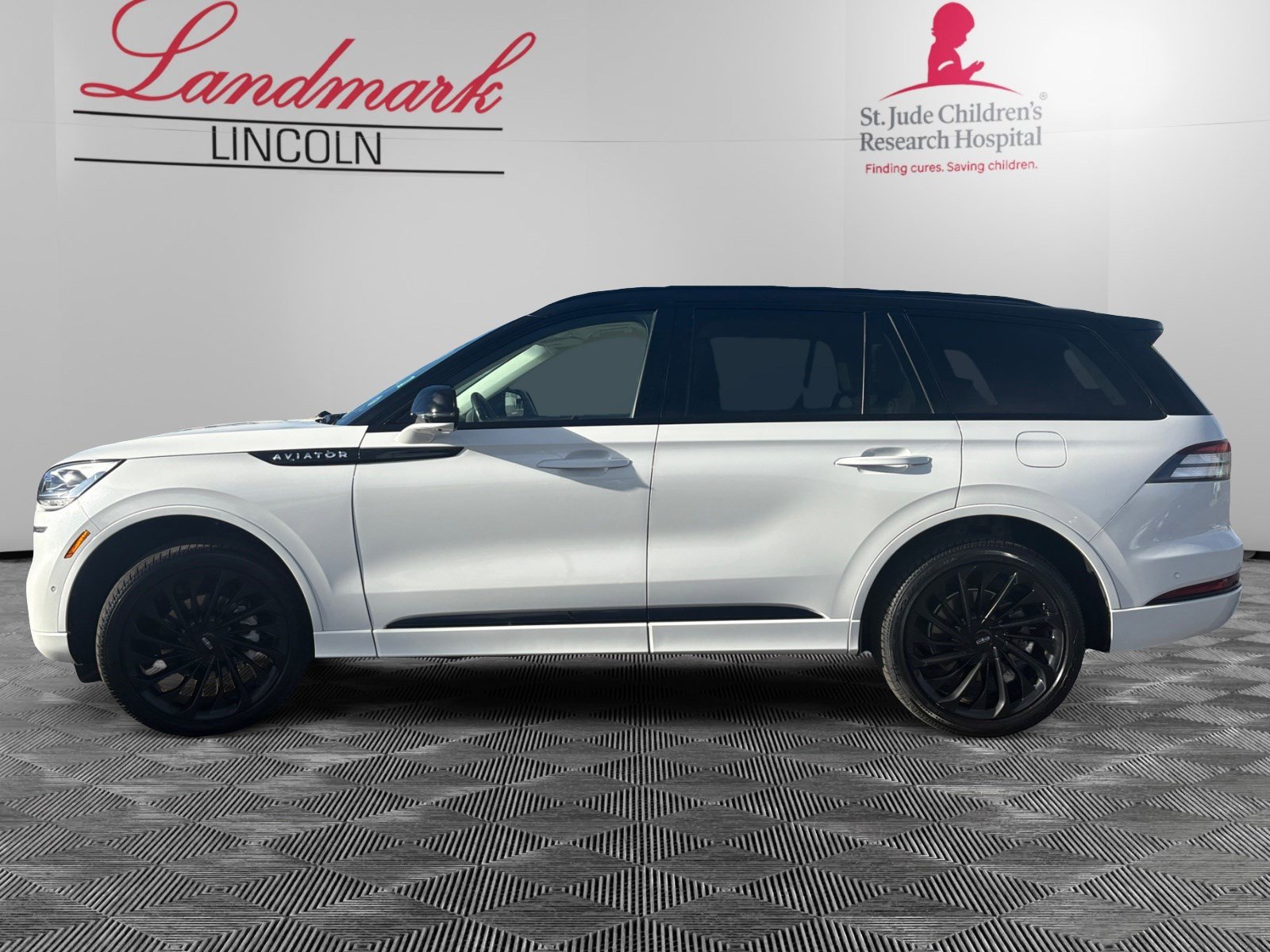 Certified 2023 Lincoln Aviator Black Label image 2