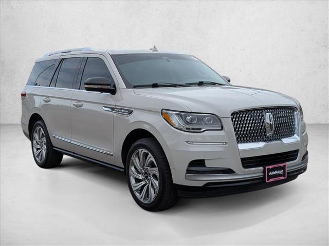 Used 2024 Lincoln Navigator Premiere image 3