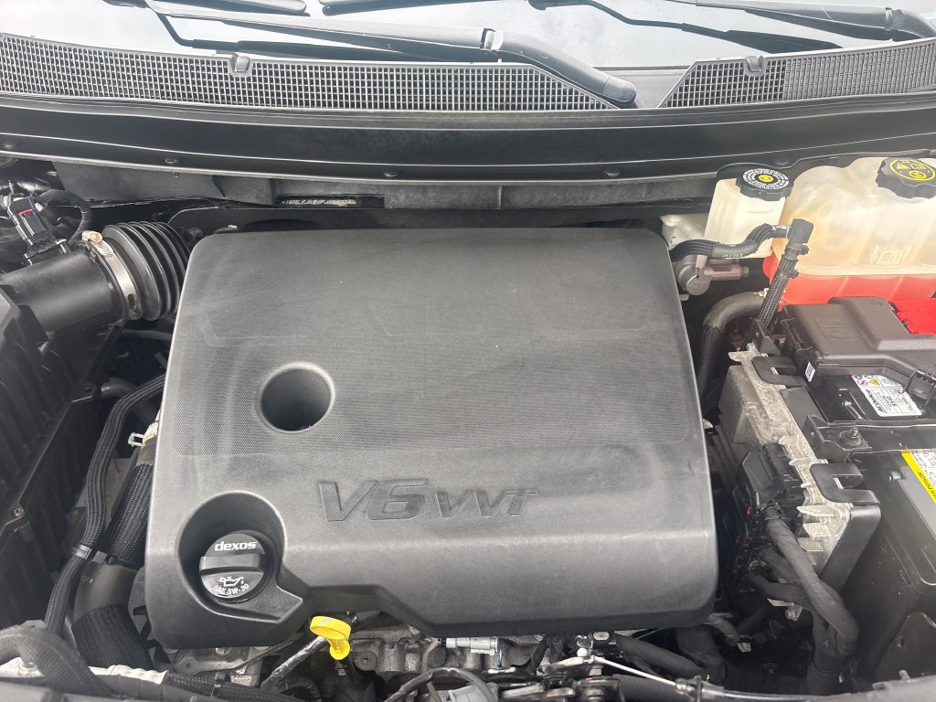 Used 2023 Chevrolet Traverse RS w/ LPO, Floor Liner Package AWD/4WD image 28