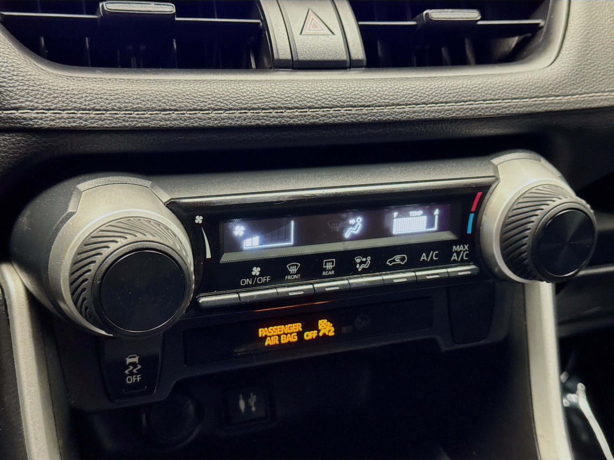 Used 2019 Toyota RAV4 LE w/ Carpet Mat Package image 12