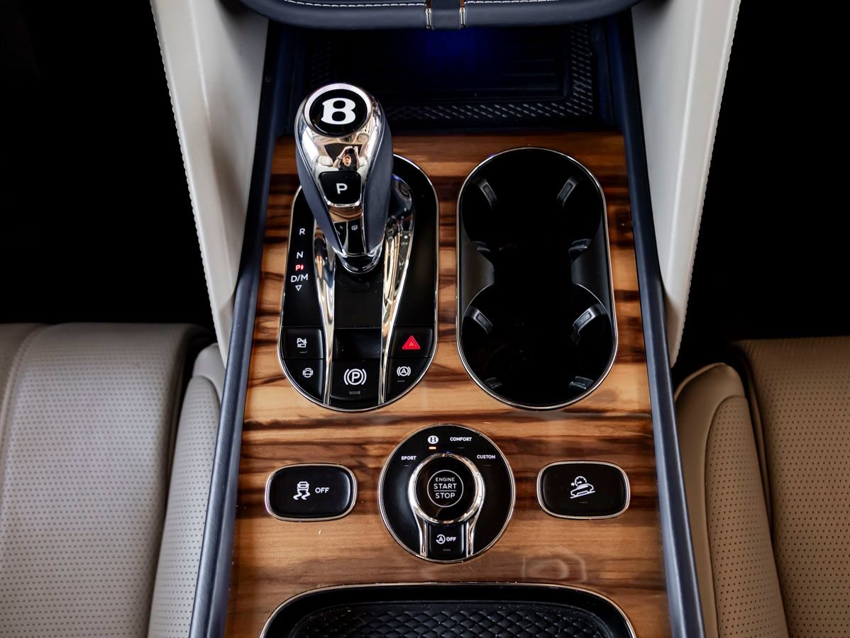 Used 2024 Bentley Bentayga AWD/4WD image 24